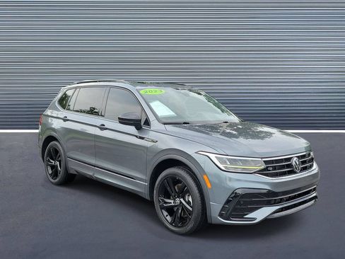 Used 2023 Volkswagen Tiguan SE R-Line FWD image 2