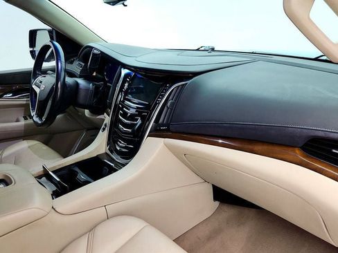 Used 2019 Cadillac Escalade Premium Luxury image 26