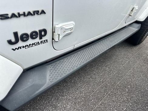 Used 2019 Jeep Wrangler Unlimited Sahara AWD/4WD image 19