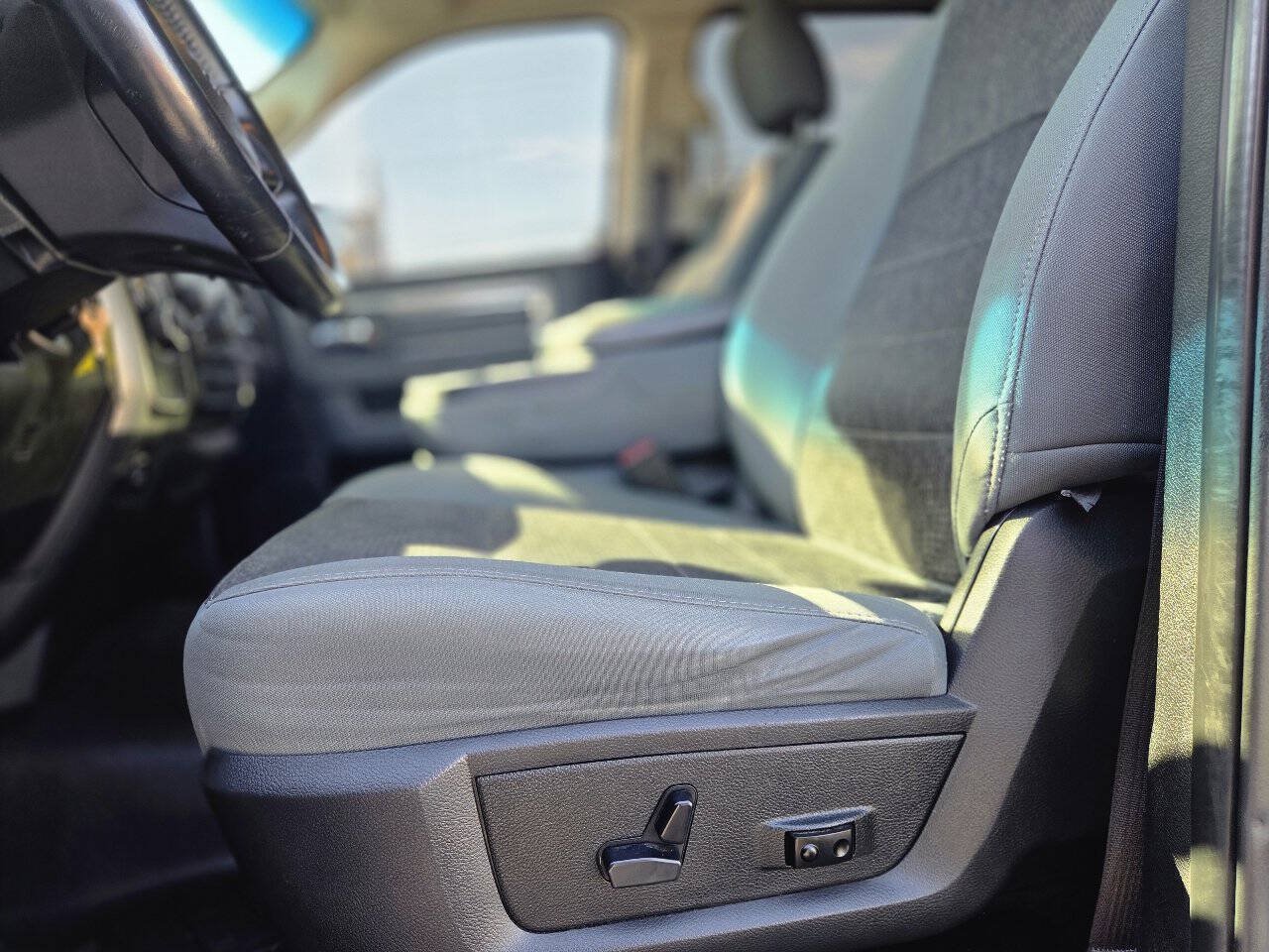 Used 2017 RAM 1500 Big Horn RWD image 42