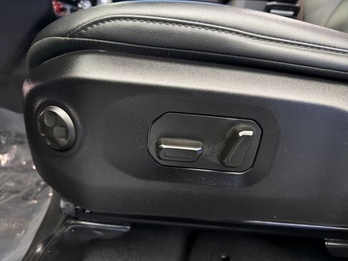 Used 2024 Jeep Gladiator Rubicon w/ Technology Group image 12