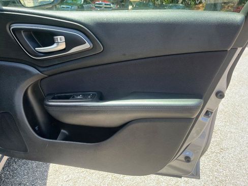 Used 2015 Chrysler 200 Limited FWD image 31