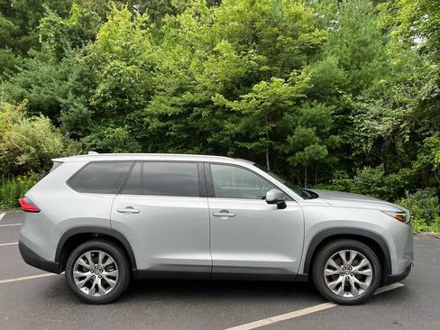 Used 2024 Toyota Grand Highlander AWD image 6