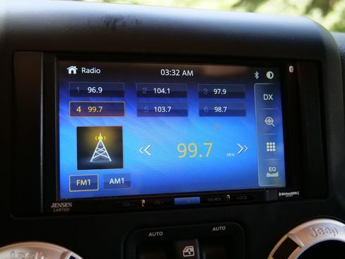 Used 2015 Jeep Wrangler Unlimited Sahara w/ Max Tow Package AWD/4WD image 18