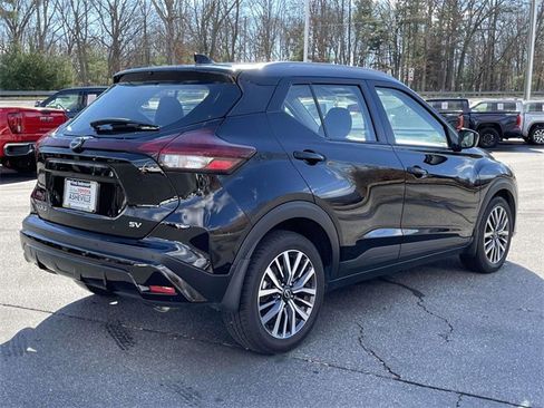 Used 2024 Nissan Kicks SV image 5