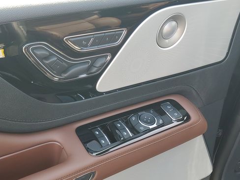 New 2026 Lincoln Aviator Reserve image 9