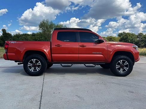 Used 2016 Toyota Tacoma TRD Sport w/ Towing Package RWD image 3