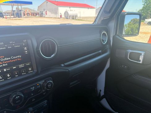 Used 2023 Jeep Wrangler Unlimited Sahara w/ Cold Weather Group AWD/4WD image 22