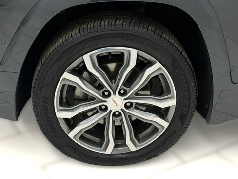 Used 2018 GMC Terrain Denali w/ Advanced Safety Package AWD/4WD image 10
