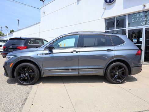 Used 2024 Volkswagen Tiguan SE R-Line AWD/4WD image 2