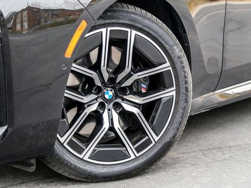 Used 2025 BMW 760i xDrive w/ Executive Package image 9