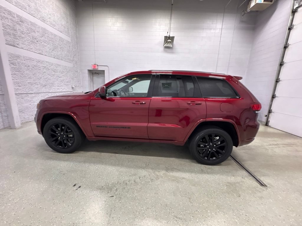 Used 2022 Jeep Grand Cherokee Laredo X AWD/4WD image 7