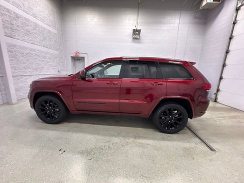 Used 2022 Jeep Grand Cherokee Laredo X AWD/4WD image 7