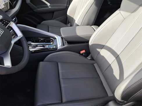 New 2025 Audi Q5 Premium Plus image 18