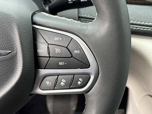 Used 2024 Chrysler Pacifica Limited image 25