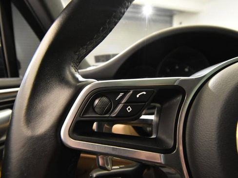 Used 2020 Porsche Macan image 27