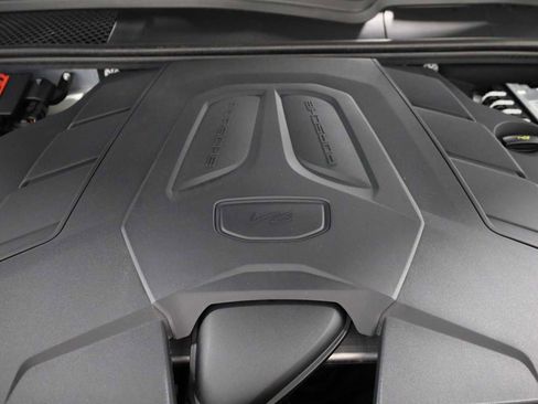 Certified 2024 Porsche Cayenne Coupe image 42