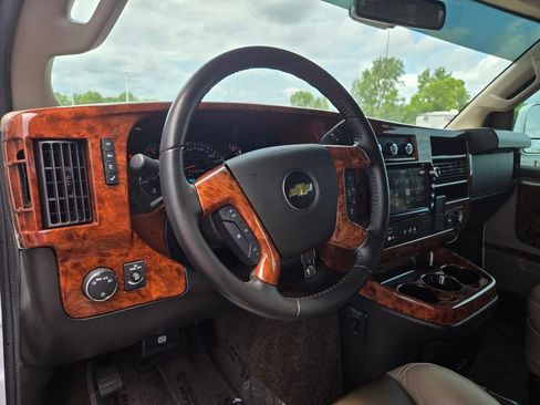 Used 2022 Chevrolet Express 2500 w/ Enhanced Convenience Package image 14