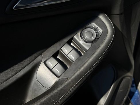 Used 2023 Buick Encore GX Preferred w/ Cold Weather Comfort Package FWD image 11
