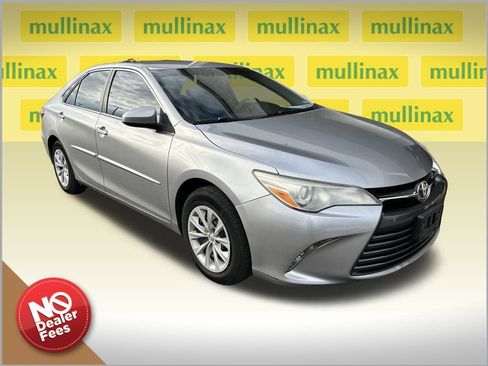 Used 2015 Toyota Camry image 1