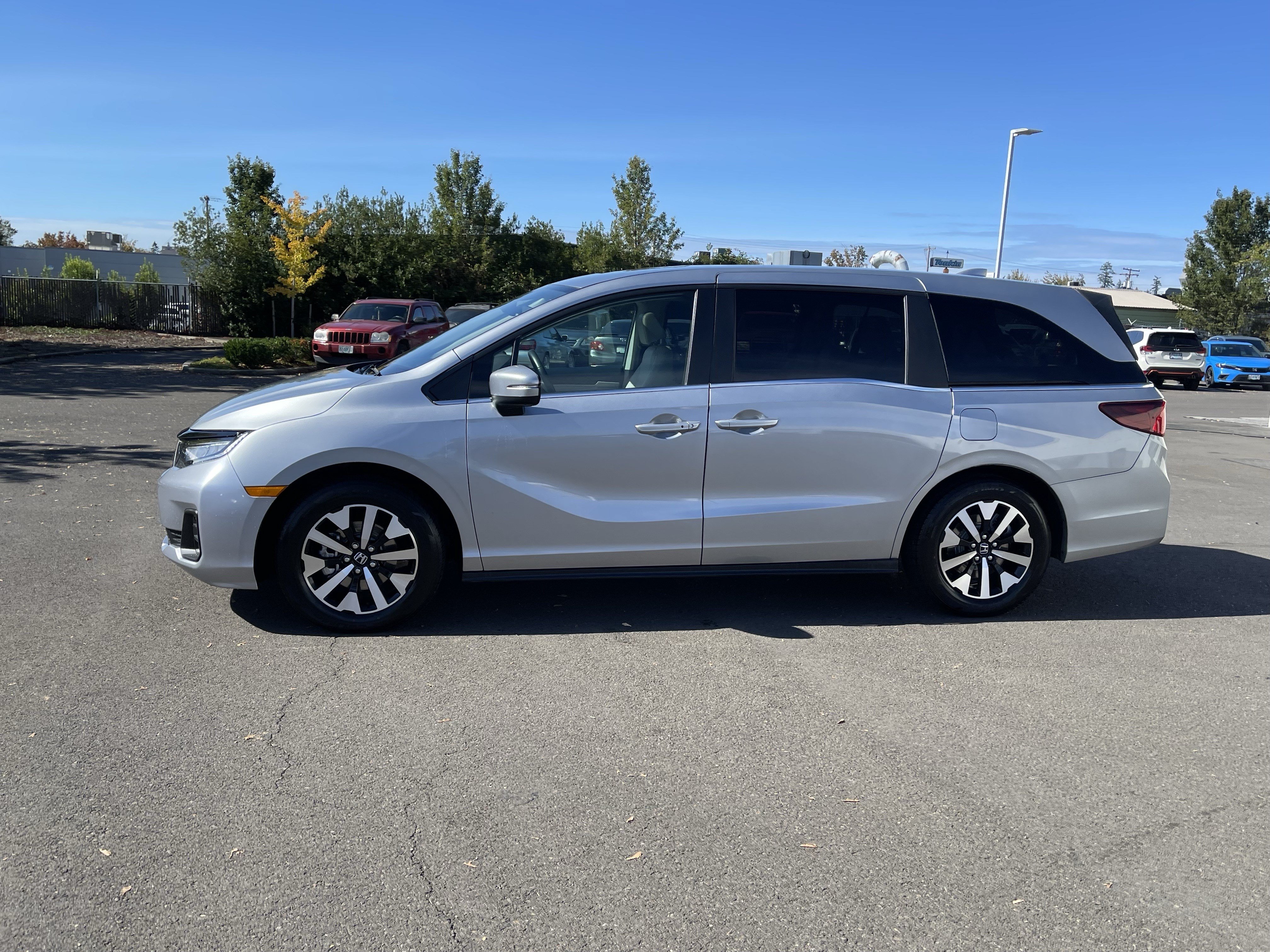 Used 2025 Honda Odyssey EX-L image 2