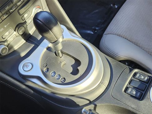 Used 2009 Nissan 370Z Touring w/ Sport Pkg image 18