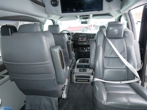 Used 2018 GMC Savana 2500 w/ Enhanced Convenience Package image 15