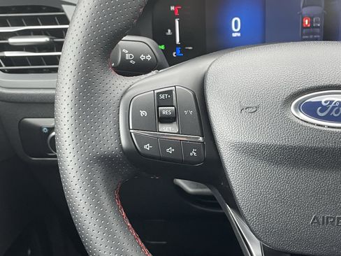 Used 2025 Ford Escape ST-Line image 18