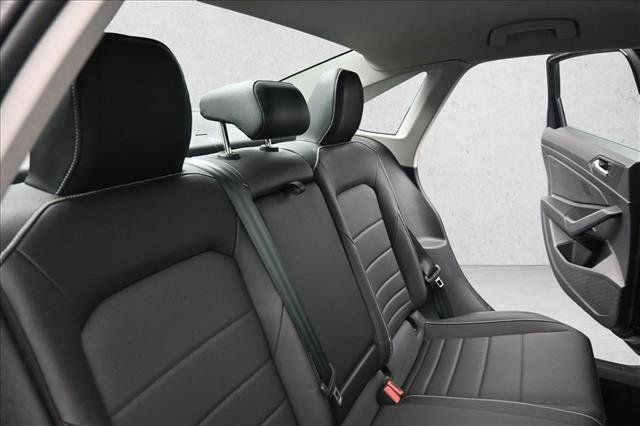 Used 2024 Volkswagen Jetta SE FWD image 25