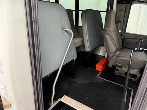 Used 2004 Chevrolet Express 3500 w/ School Bus Package RWD image 34