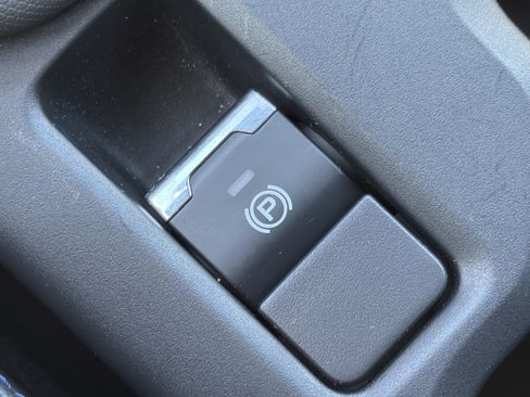 Used 2025 Subaru Forester Premium AWD/4WD image 27