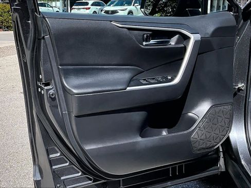 Used 2022 Toyota RAV4 XLE w/ Convenience Package image 26