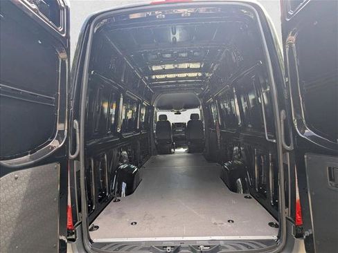 Used 2025 Mercedes-Benz Sprinter 2500 image 5