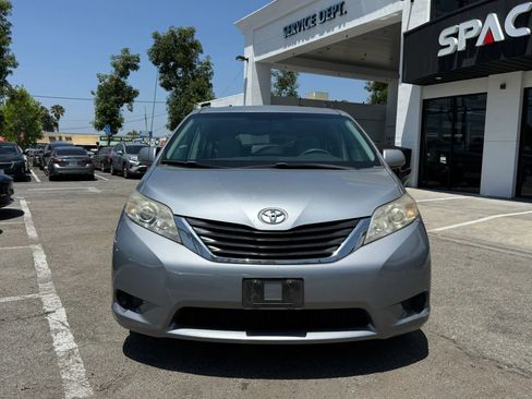Used 2011 Toyota Sienna LE w/ Towing Pkg FWD image 2