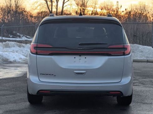 New 2026 Chrysler Pacifica Select w/ S Appearance Package FWD image 4
