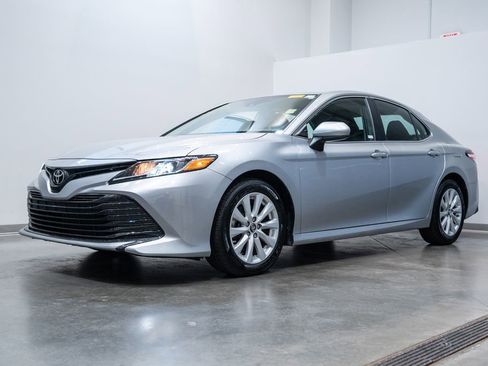 Used 2019 Toyota Camry LE FWD image 3