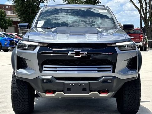 Used 2024 Chevrolet Colorado ZR2 w/ Technology Package AWD/4WD image 9