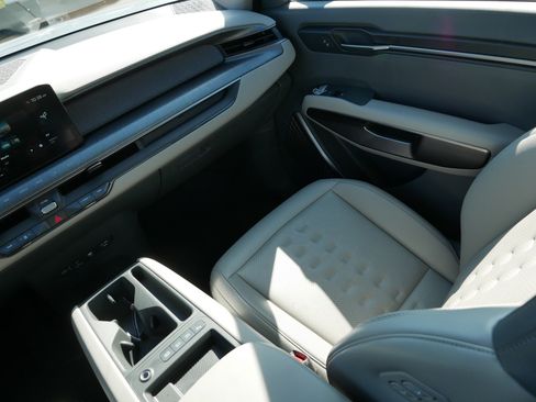 Certified 2024 Kia EV9 Wind image 11