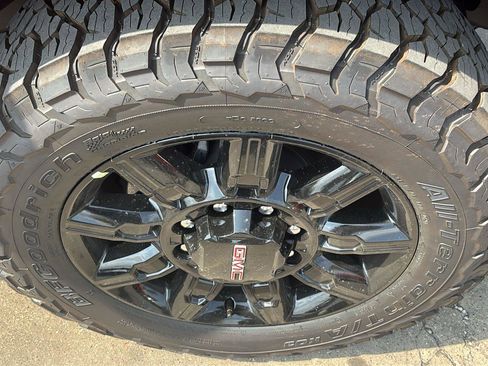 New 2026 GMC Sierra 2500 AT4 w/ AT4 Premium Plus Package AWD/4WD image 11