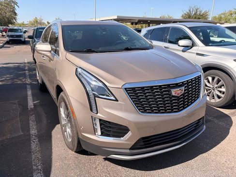 Used 2023 Cadillac XT5 Premium Luxury w/ Technology Package FWD image 4