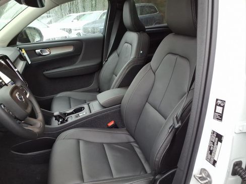 New 2026 Volvo XC40 B5 Core w/ Climate Package AWD/4WD image 18