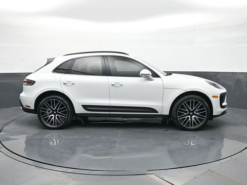 Certified 2025 Porsche Macan AWD/4WD image 24