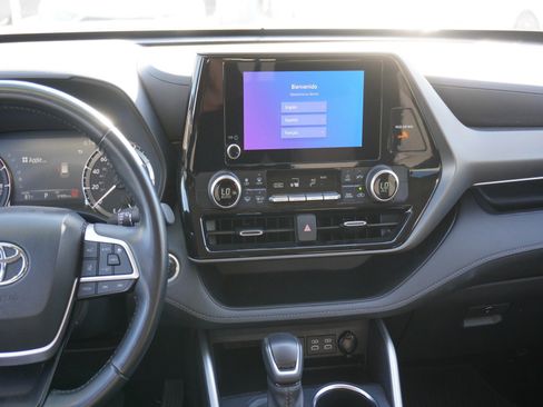 Used 2024 Toyota Highlander LE image 17