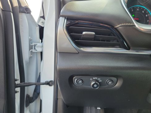 Used 2018 Chevrolet Traverse LT image 20