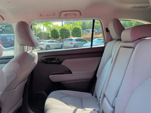 Used 2023 Toyota Highlander LE FWD image 20
