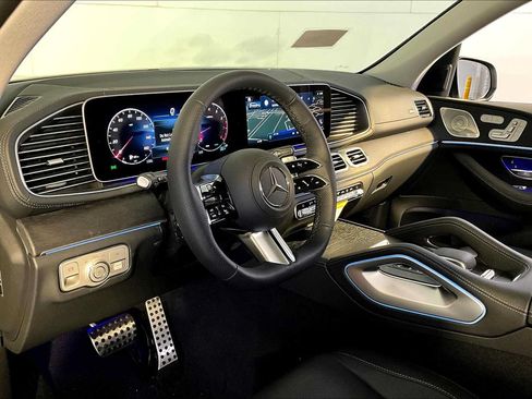 New 2026 Mercedes-Benz GLS 450 4MATIC image 9