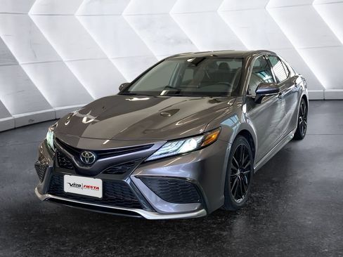 Used 2023 Toyota Camry XSE image 3