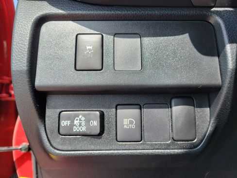 Used 2021 Toyota Tacoma SR5 AWD/4WD image 31