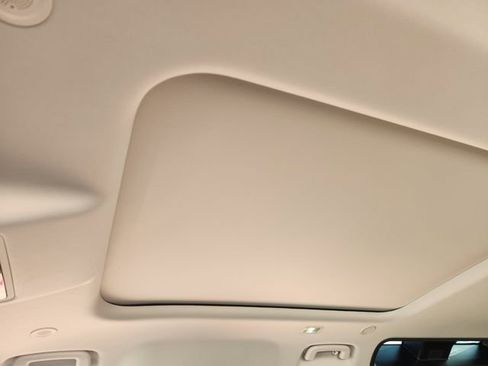 Used 2025 Land Rover Defender 110 S image 24