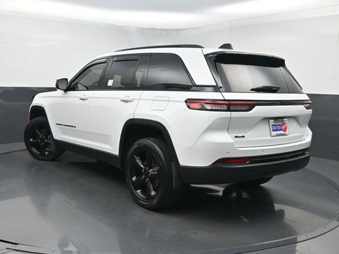 Used 2022 Jeep Grand Cherokee Altitude AWD/4WD image 25